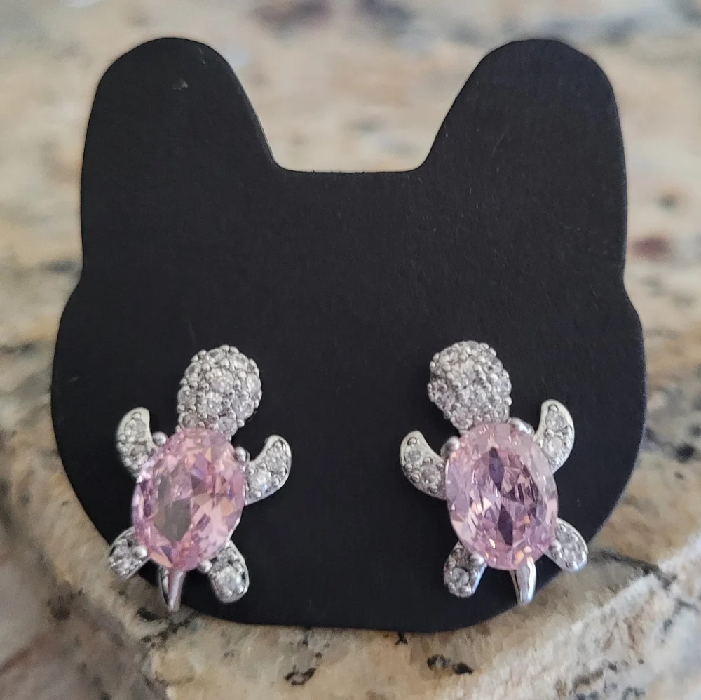 Pink Sea Turtle Stud Earrings 🐢✨️ - Picture 5 of 7